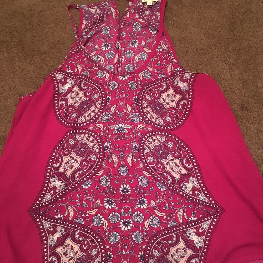 Cute open back top - Picture 2 of 2